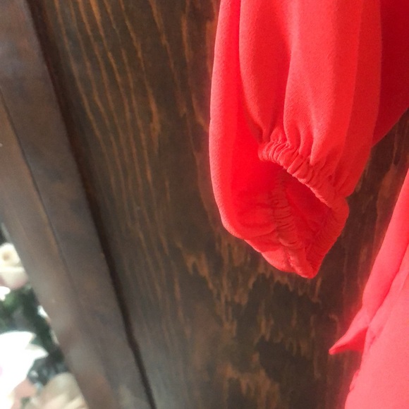 Beautiful red blouse! - Picture 3 of 5